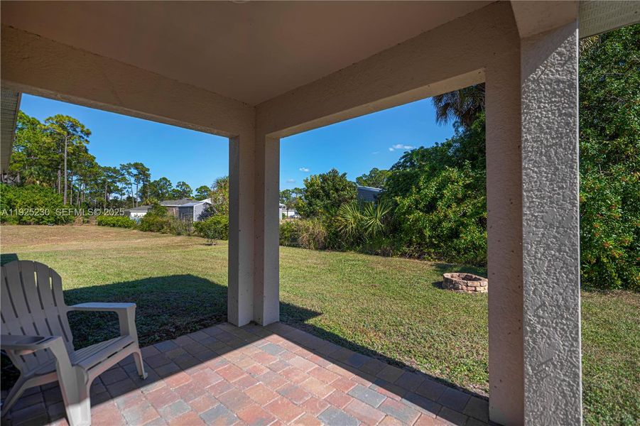 Exterior details and patio area of a home in , Labelle (Image 3).