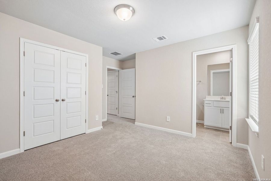 Spacious, unfurnished interior of a new home in Arcadia Ridge - Premier Series, San Antonio (Image 39).
