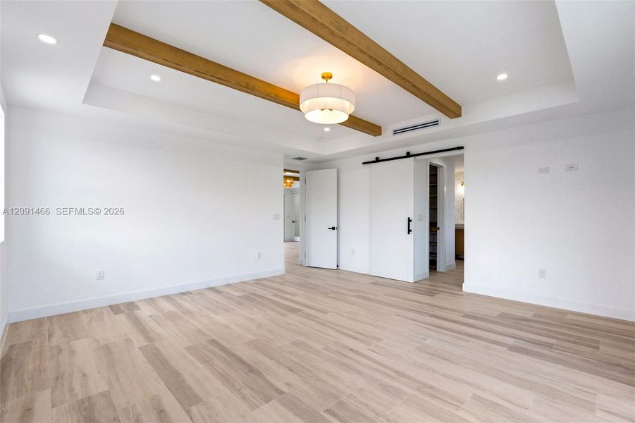 Spacious, unfurnished interior of a new home in , Tavernier (Image 81).