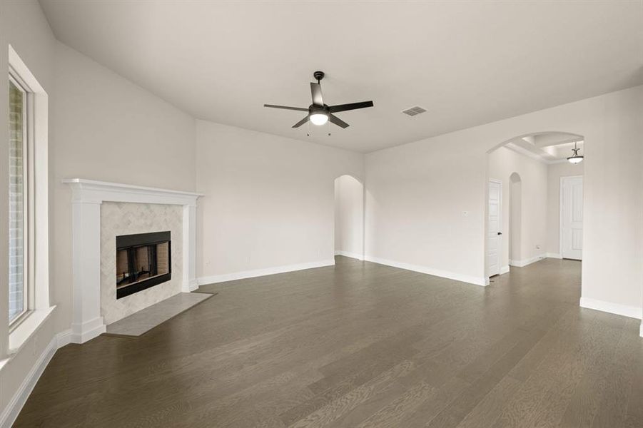 Spacious, unfurnished interior of a new home in Mockingbird Hills, Joshua (Image 13).