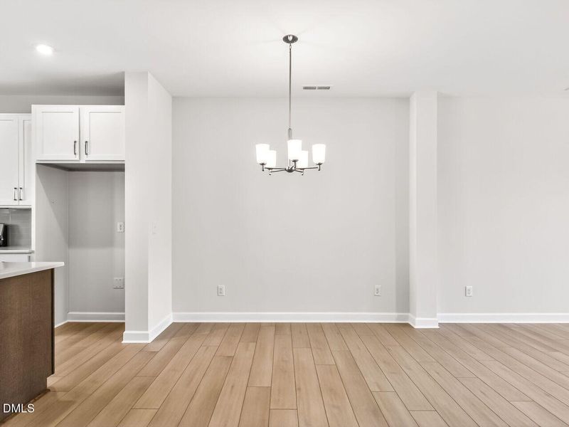 010-1280x960-dining-room