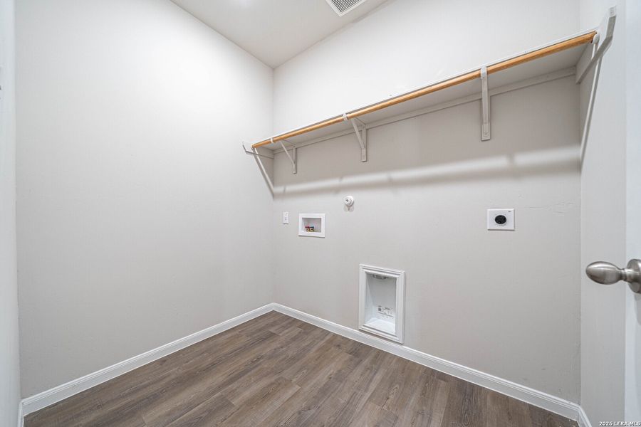 Spacious, unfurnished interior of a new home in Hannah Heights, Seguin (Image 31).