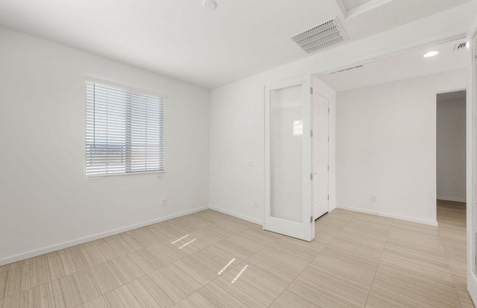 Spacious, unfurnished interior of a new home in Soleo, San Tan Valley (Image 19).