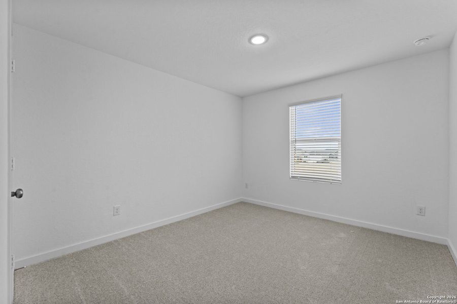 Spacious, unfurnished interior of a new home in Voss Farms, New Braunfels (Image 30).