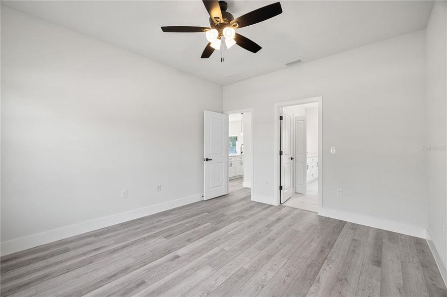 Spacious, unfurnished interior of a new home in , Dunnellon (Image 16).