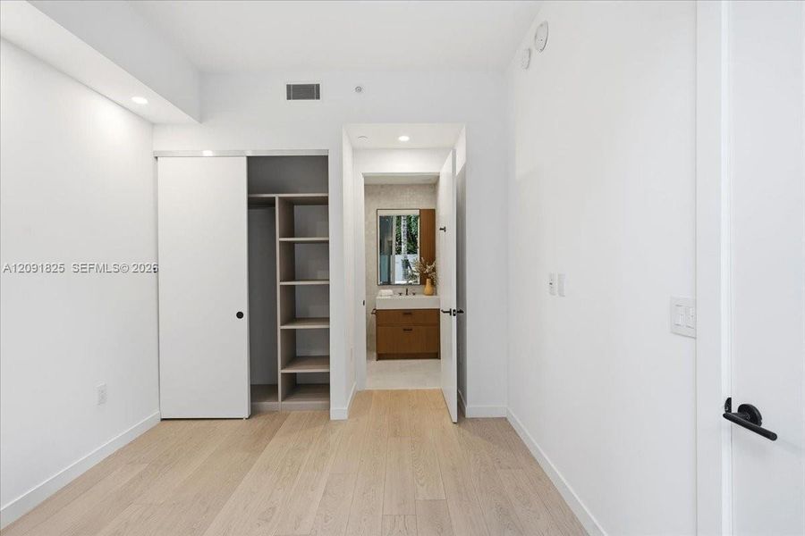 Spacious, unfurnished interior of a new home in , Miami (Image 21).