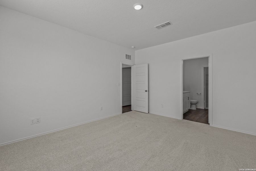 Spacious, unfurnished interior of a new home in , New Braunfels (Image 20).