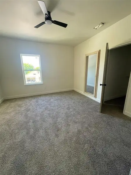 Spacious, unfurnished interior of a new home in , Gainesville (Image 5).