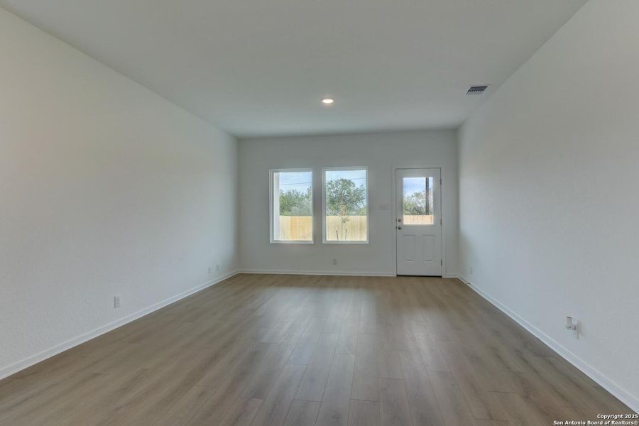Spacious, unfurnished interior of a new home in Meadows at Hennersby Hollow 40's, San Antonio (Image 26).