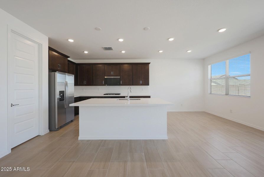 PHX_Lot 2127_Lagoon_4190_Kitchen (2)