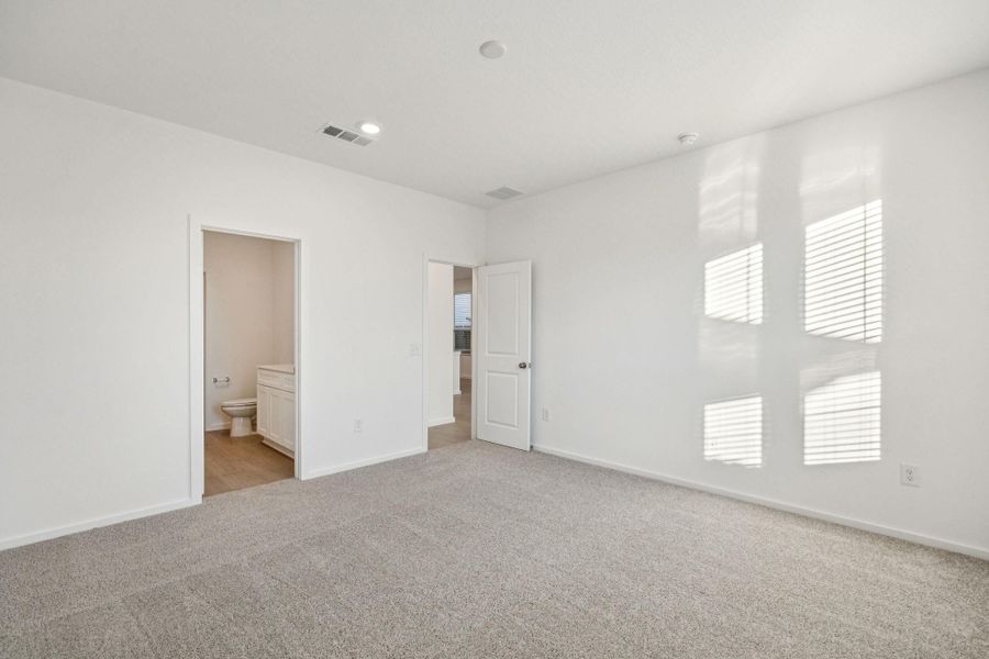 Spacious, unfurnished interior of a new home in Decker Farms, Magnolia (Image 18).