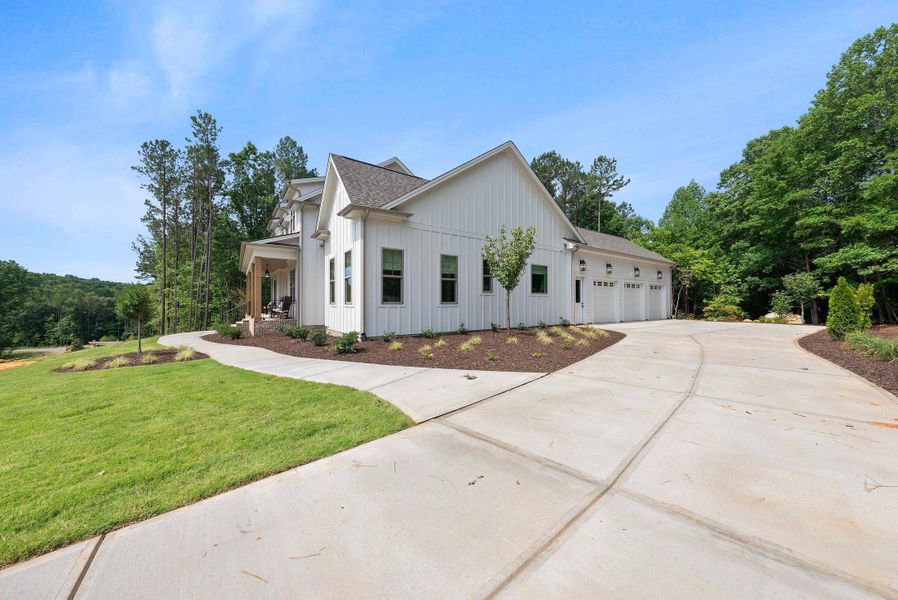 Representative exterior photo of a completed home built from the Oakmont American Farmhouse by Homes by Dickerson in Cattail, Clayton, NC (Image 8).