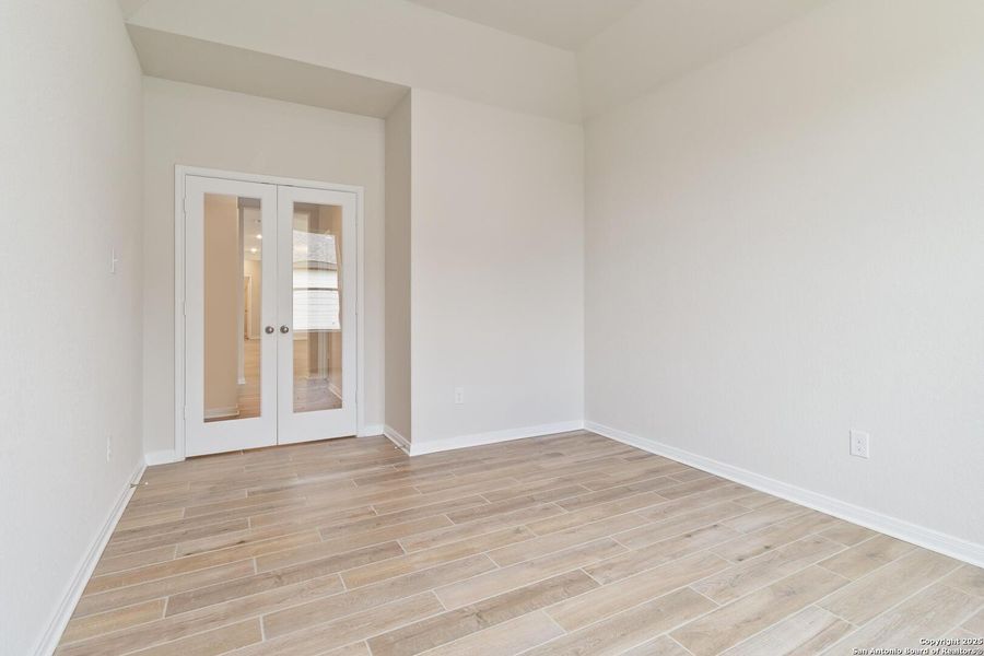 Spacious, unfurnished interior of a new home in Lonesome Dove, San Antonio (Image 27).