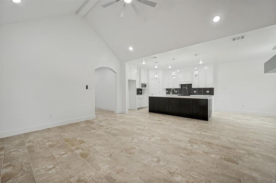 Spacious, unfurnished interior of a new home in , Fort Worth (Image 14).