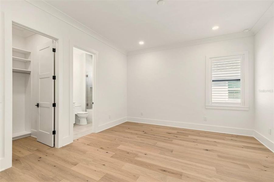 Spacious, unfurnished interior of a new home in , Tampa (Image 76).
