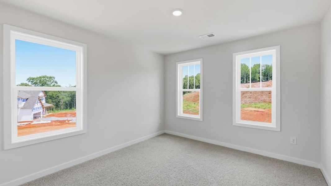 Spacious, unfurnished interior of a new home in Sunset Summits, Spartanburg (Image 26).