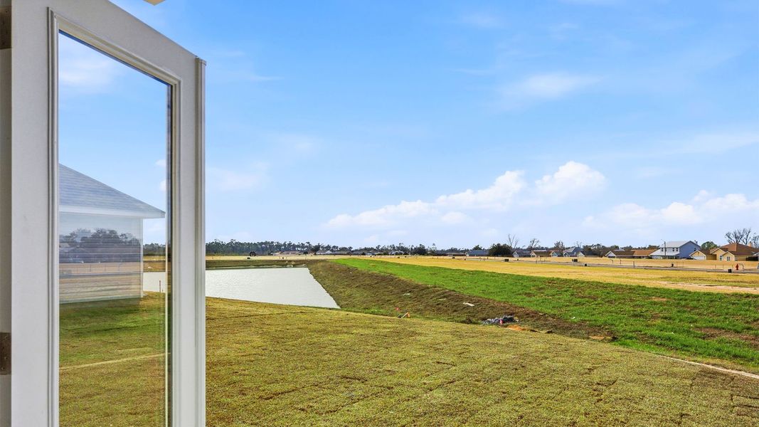 Exterior details and patio area of a home in Park Place, Panama City (Image 21).