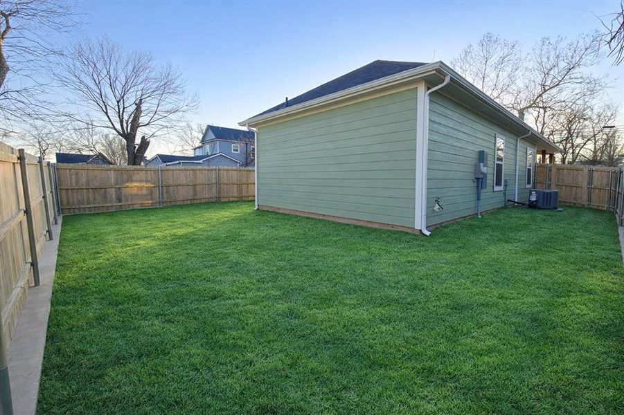 Exterior details and patio area of a home in , Denison (Image 23).