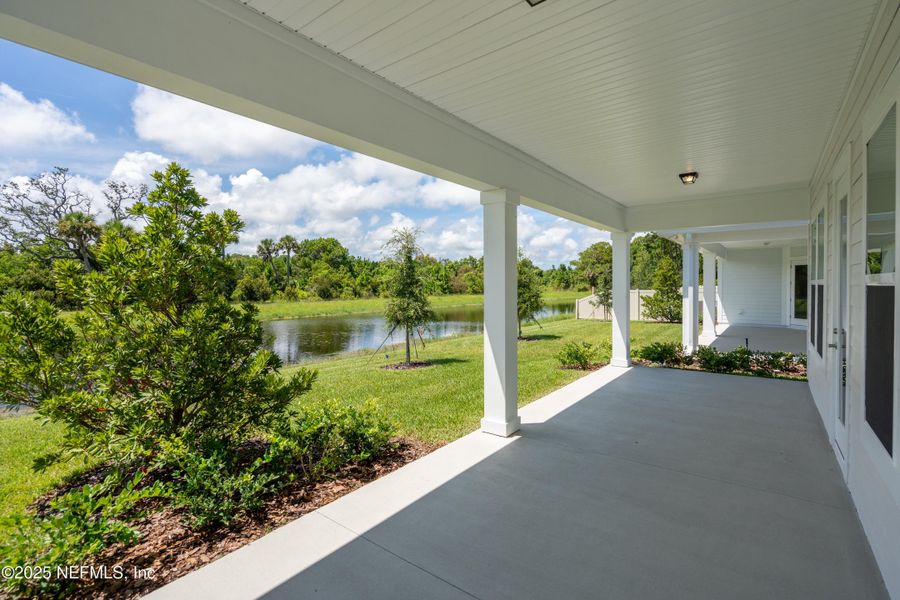 Exterior details and patio area of a home in Madeira, St. Augustine (Image 4).