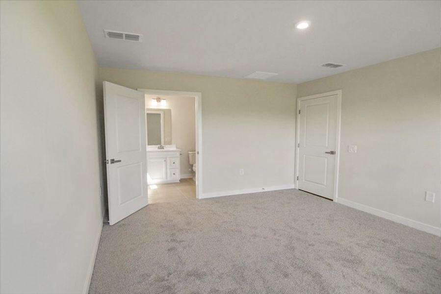 Spacious, unfurnished interior of a new home in Claiborne Ridge, Landrum (Image 19). Spacious, unfurnished interior of a new home in Claiborne Ridge, Landrum (Image 19).