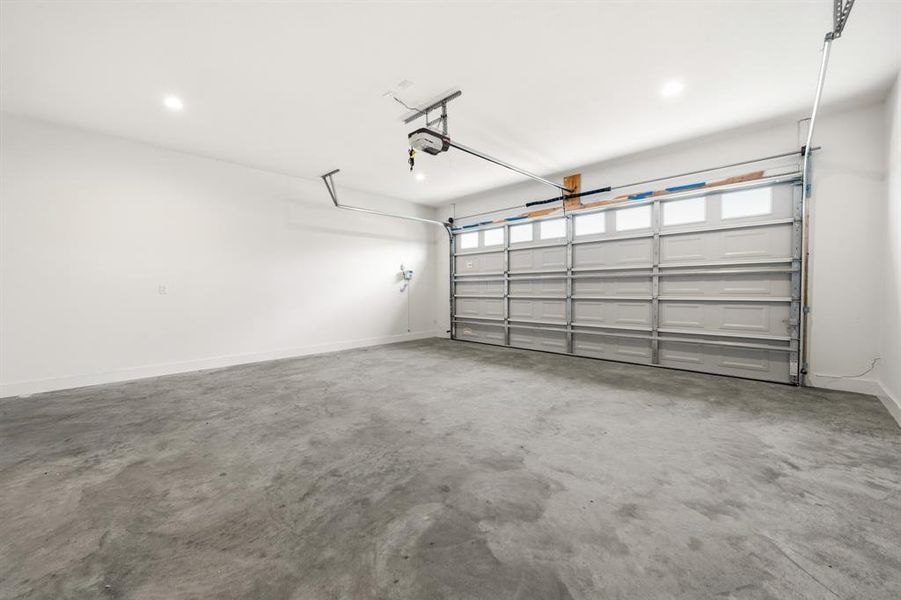 Spacious, unfurnished interior of a new home in , Hewitt (Image 31).