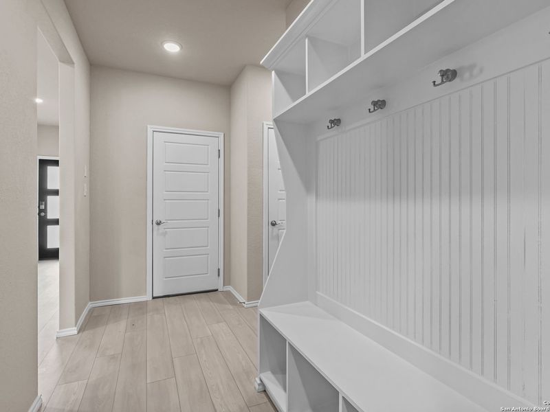 Spacious, unfurnished interior of a new home in Royal Crest, San Antonio (Image 33).