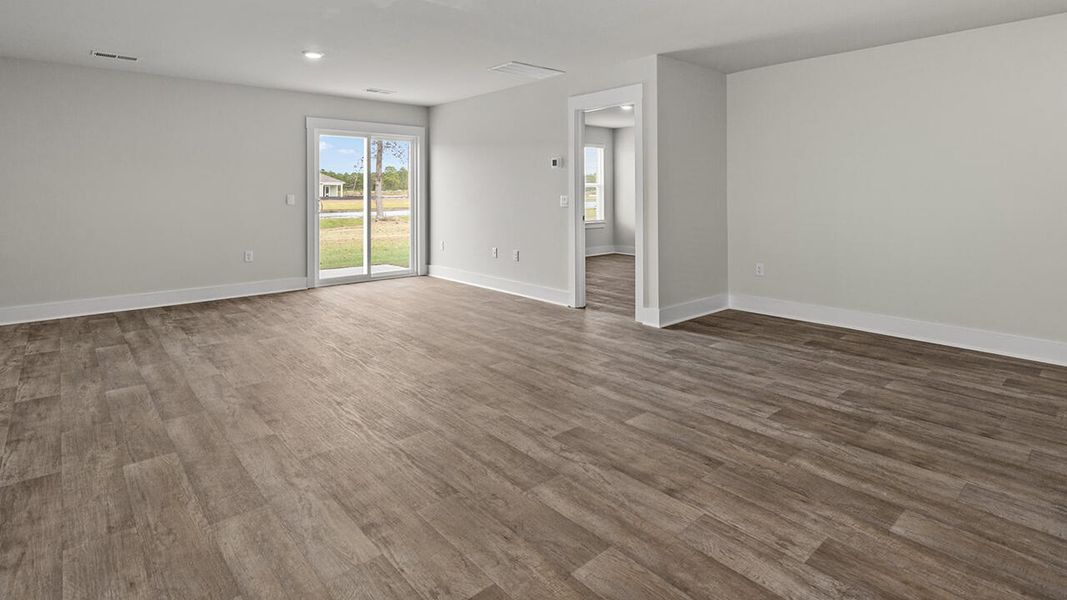 Spacious, unfurnished interior of a new home in Vineyard Trail, Jacksonville (Image 14).