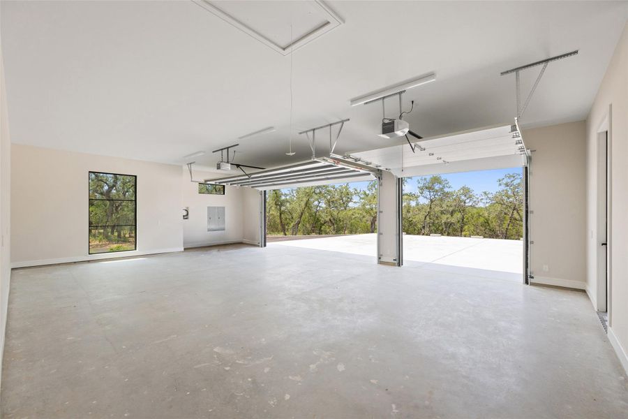 Spacious, unfurnished interior of a new home in , Johnson City (Image 20).