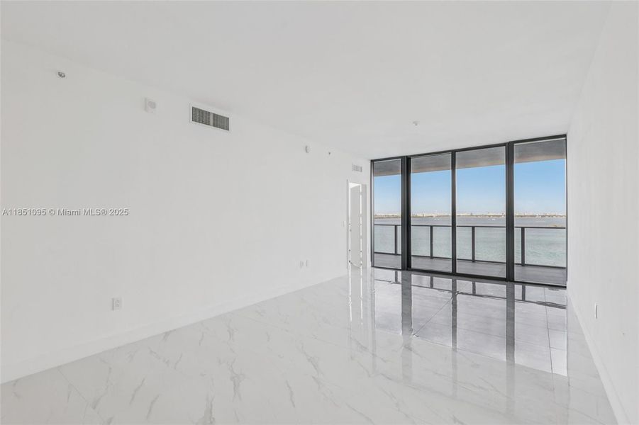 Spacious, unfurnished interior of a new home in Aria Reserve, Miami (Image 15).