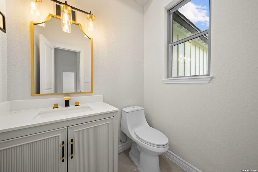 Furnished interior view inside a new home in , Atascosa (Image 30).