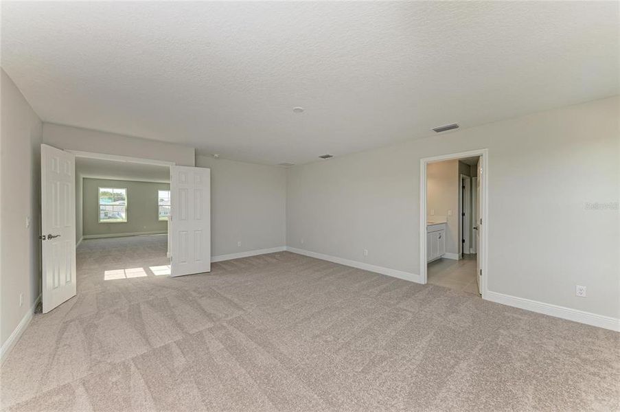 Spacious, unfurnished interior of a new home in Mirada, San Antonio (Image 25).
