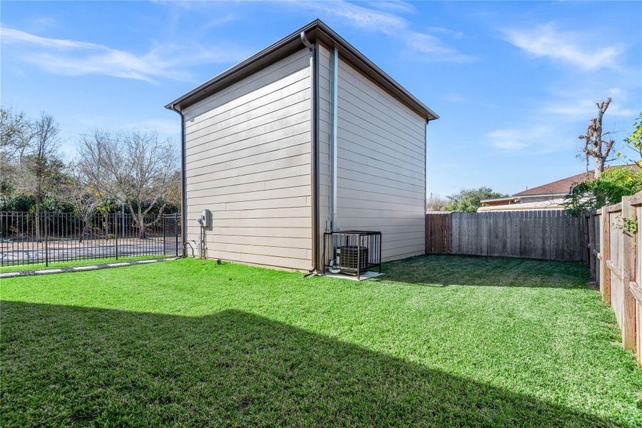 Exterior details and patio area of a home in , Houston (Image 27).