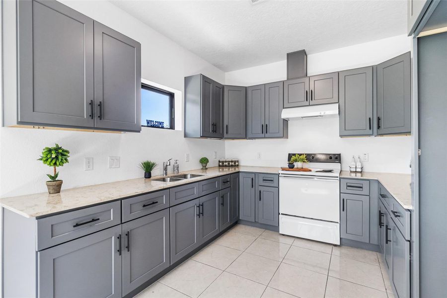 Plenty of storage space! Plenty of storage space!