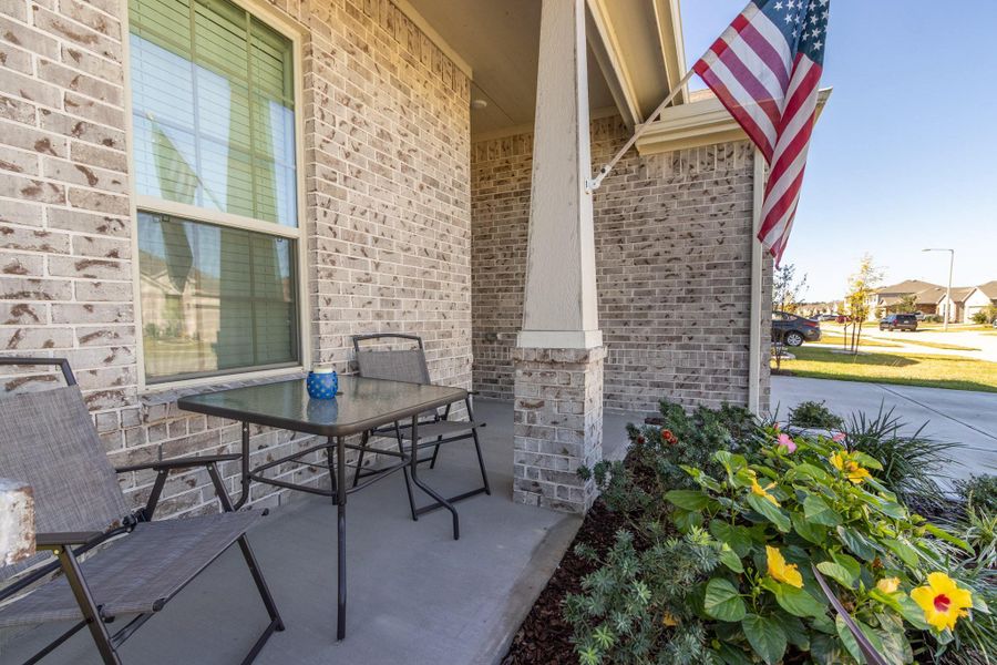 Exterior details and patio area of a home in Mustang Ridge, Alvin (Image 3). Exterior details and patio area of a home in Mustang Ridge, Alvin (Image 3).