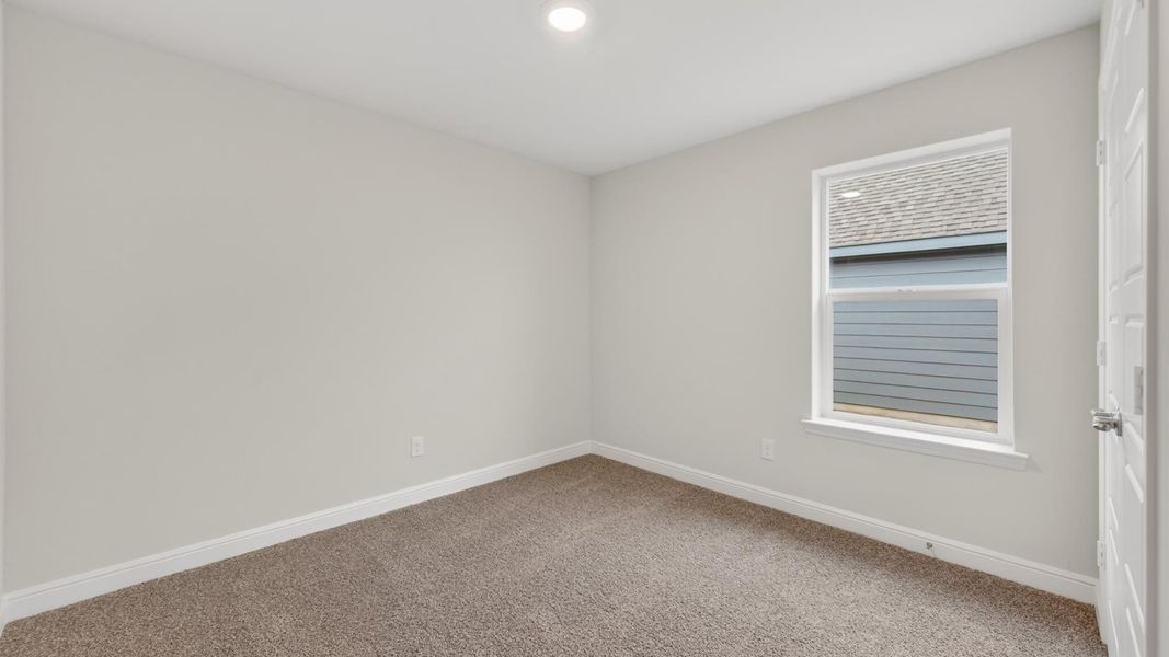 Spacious, unfurnished interior of a new home in Sandstone Estates, Granbury (Image 21).