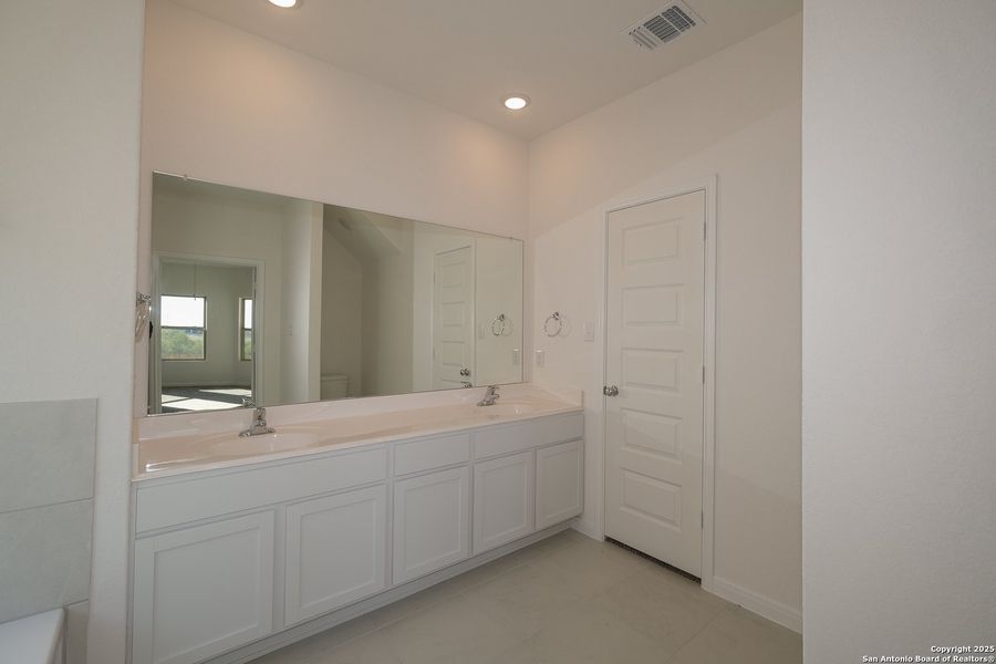 Furnished interior view inside a new home in Paloma Park, Converse (Image 8). Furnished interior view inside a new home in Paloma Park, Converse (Image 8).