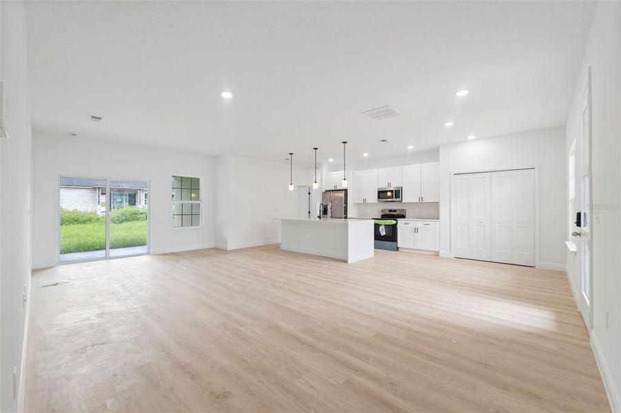 Spacious, unfurnished interior of a new home in , Ocala (Image 23).