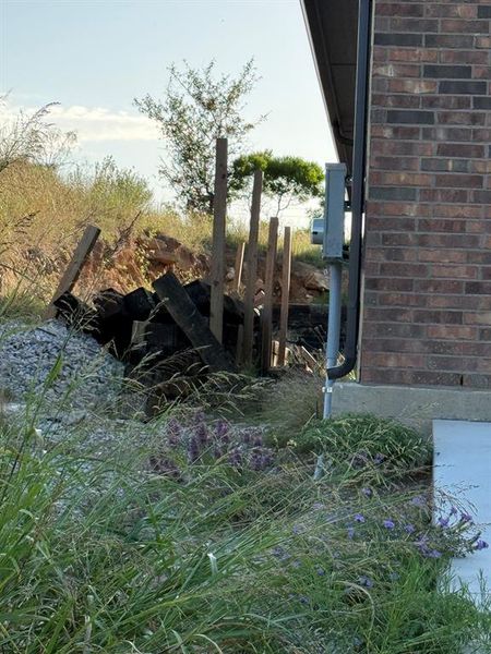 Exterior details and patio area of a home in , Runaway Bay (Image 3).