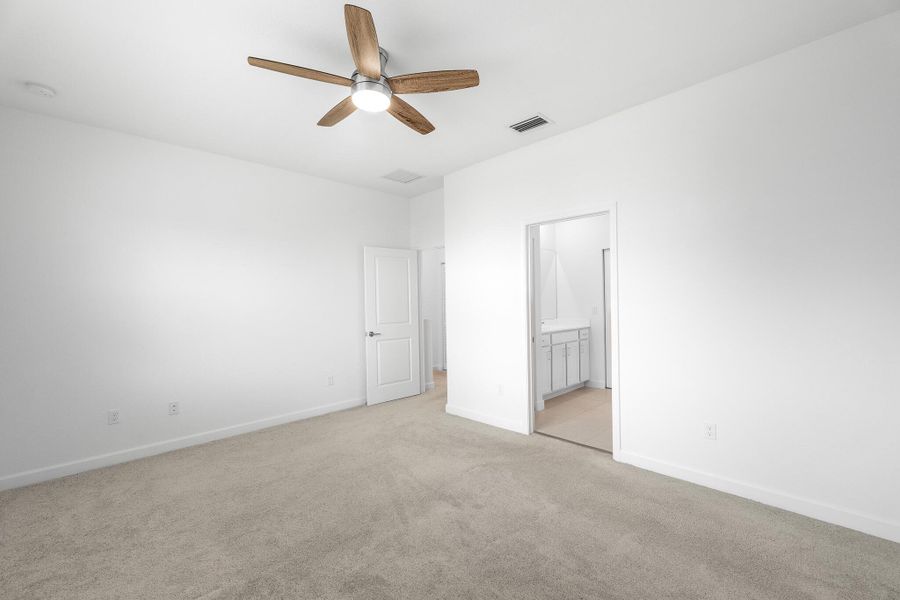 Spacious, unfurnished interior of a new home in , Port St. Lucie (Image 22).