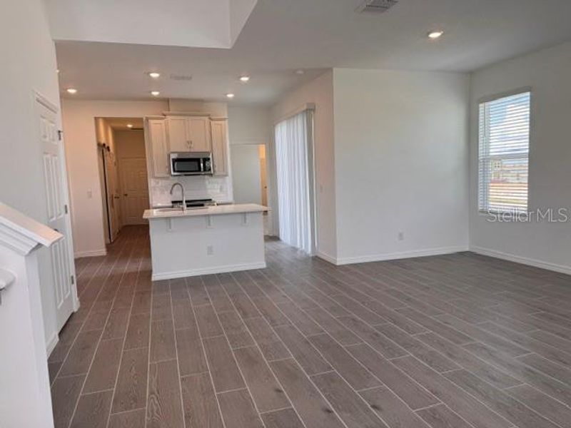 Spacious, unfurnished interior of a new home in Cypress Bluff, Groveland (Image 7).