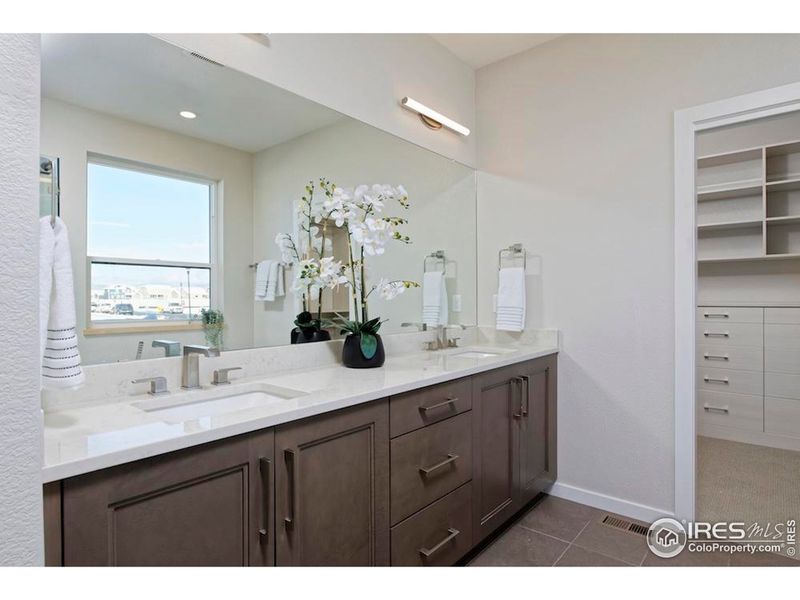 Furnished interior view inside a new home in Northstar, Longmont (Image 14).