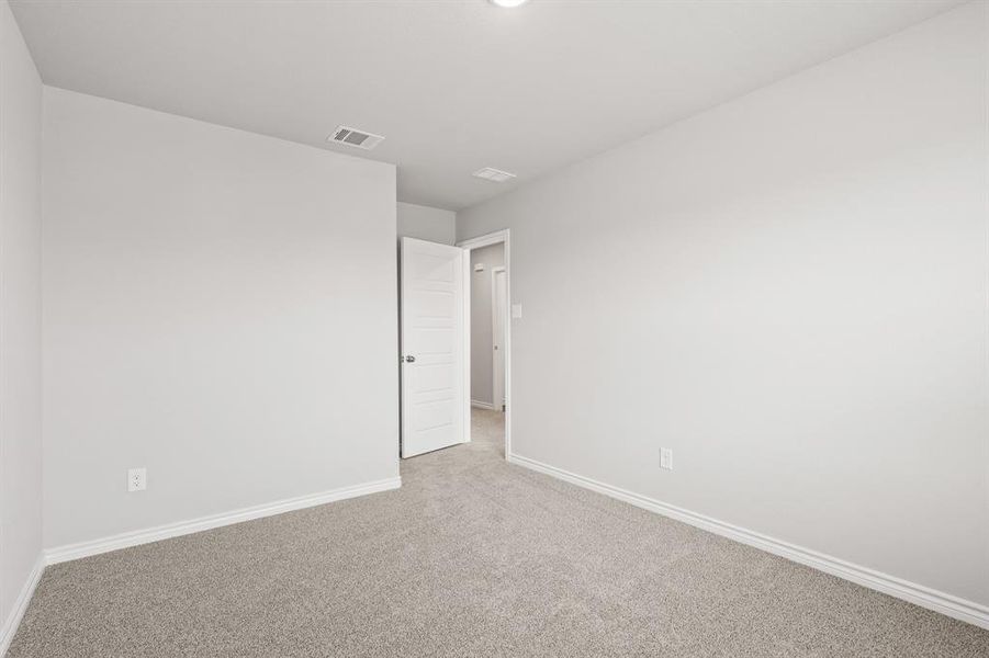 Spacious, unfurnished interior of a new home in Deer Creek, Crowley (Image 18).