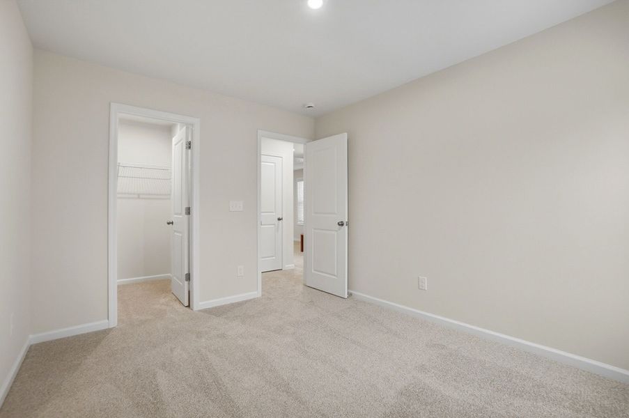 Spacious, unfurnished interior of a new home in Roseshire Chase, Huntersville (Image 34).