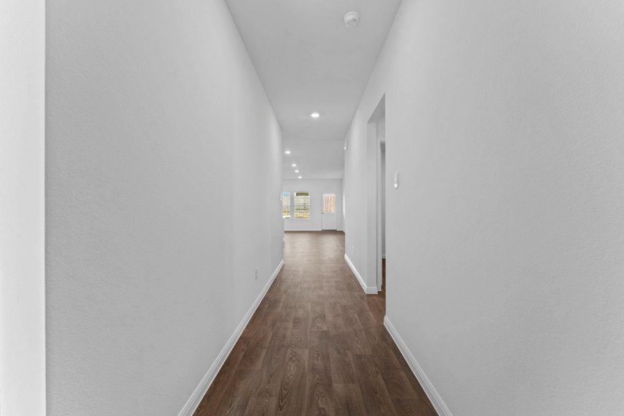 Spacious, unfurnished interior of a new home in Paramount, Kyle (Image 13).
