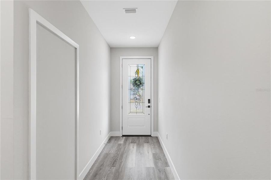 Spacious, unfurnished interior of a new home in , Tampa (Image 23).