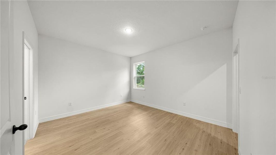Spacious, unfurnished interior of a new home in , Citrus Springs (Image 20).