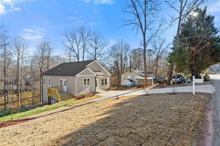 Exterior details and patio area of a home in , Gainesville (Image 4).