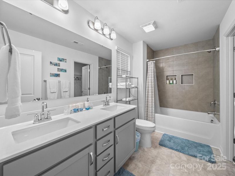 Furnished interior view inside a new home in , Dallas (Image 16). Furnished interior view inside a new home in , Dallas (Image 16).