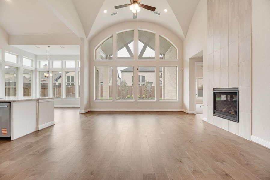 Spacious, unfurnished interior of a new home in Frisco Hills, Little Elm (Image 19).