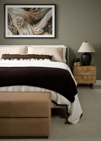 Representative interior finishes for a home built from the 2805 by Tri Pointe Homes in The Aurora Highlands, Aurora (Image 17).